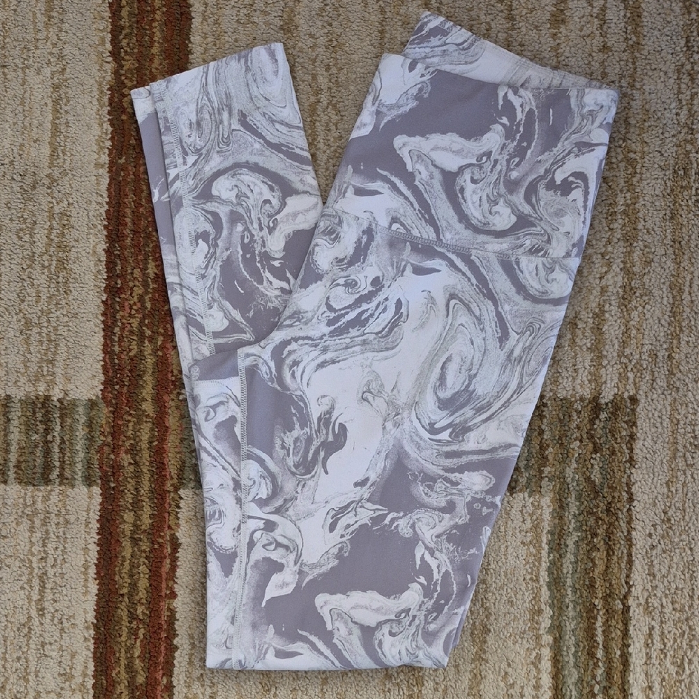 Zella Swirl Pattern Leggings in Gray and White